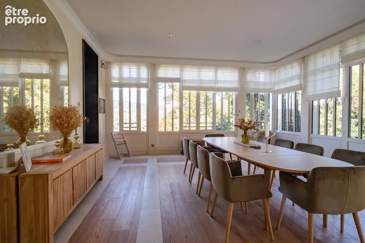 Caluire et Cuire - Le Vernay - Belle propriété de 550 m2 - photo 9