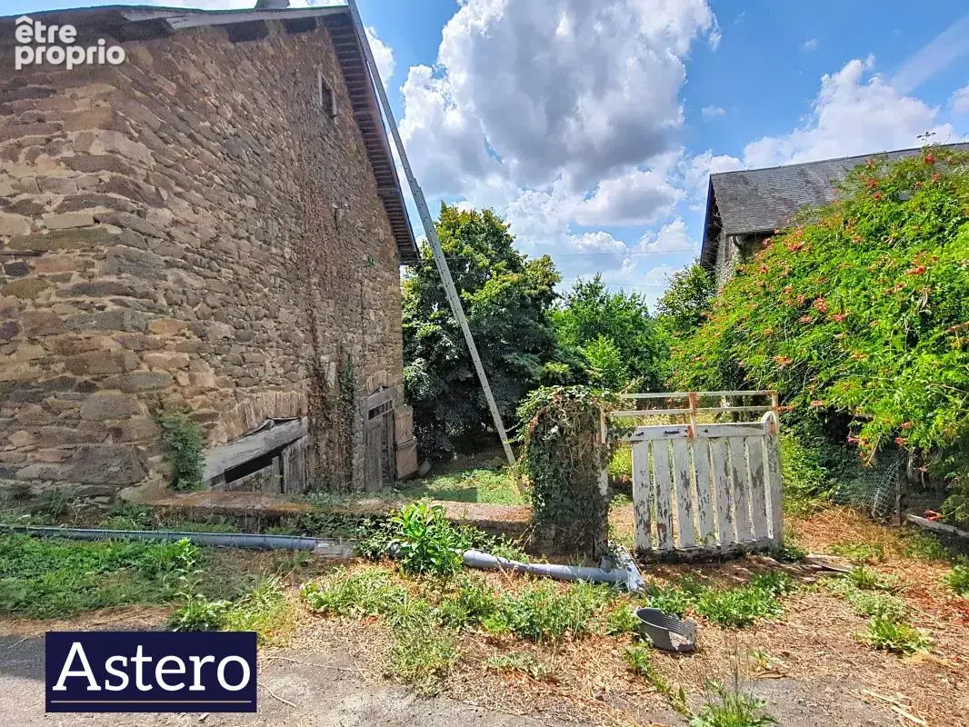 Condat-sur-ganaveix - vaste grange dans le bourg avec terrain - à rénover - photo 12