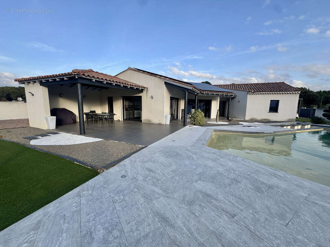 Maison à SAINTE-CECILE-LES-VIGNES