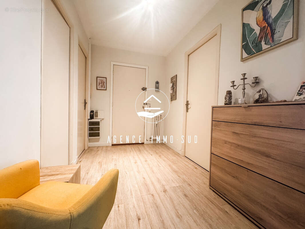 Appartement à SAINT-LAURENT-DU-VAR