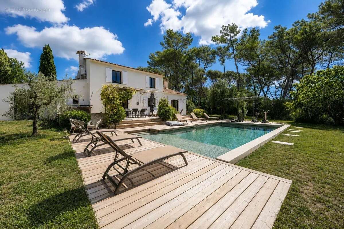 Maison à MOUGINS