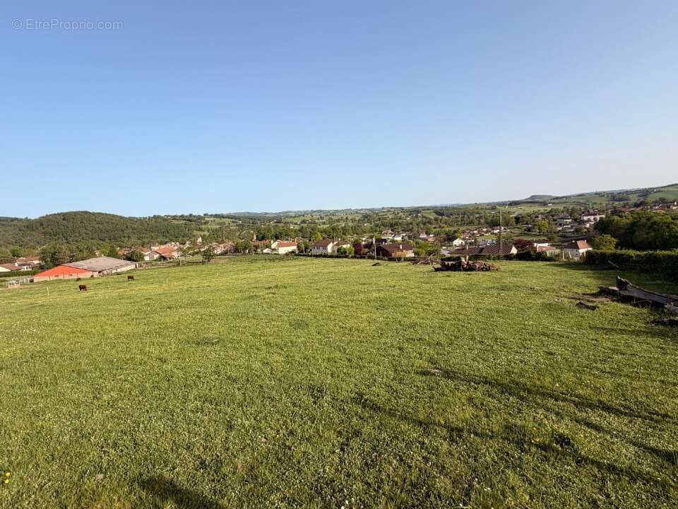 Terrain à SAINT-ETIENNE-DE-MAURS