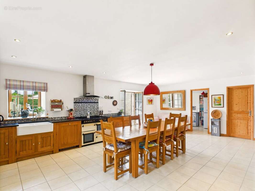 Maison à SAINT-PIERRE-DE-JUILLERS