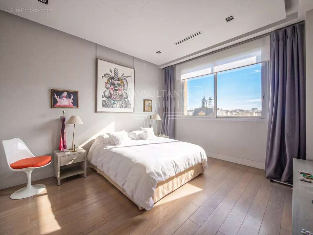 Appartement à PARIS-16E