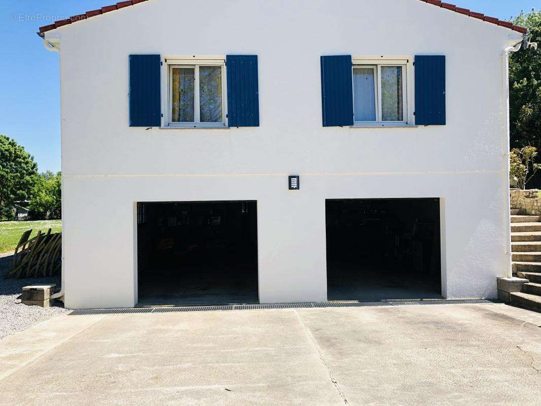 Maison à SAINT-LAURENT-DE-LA-PREE