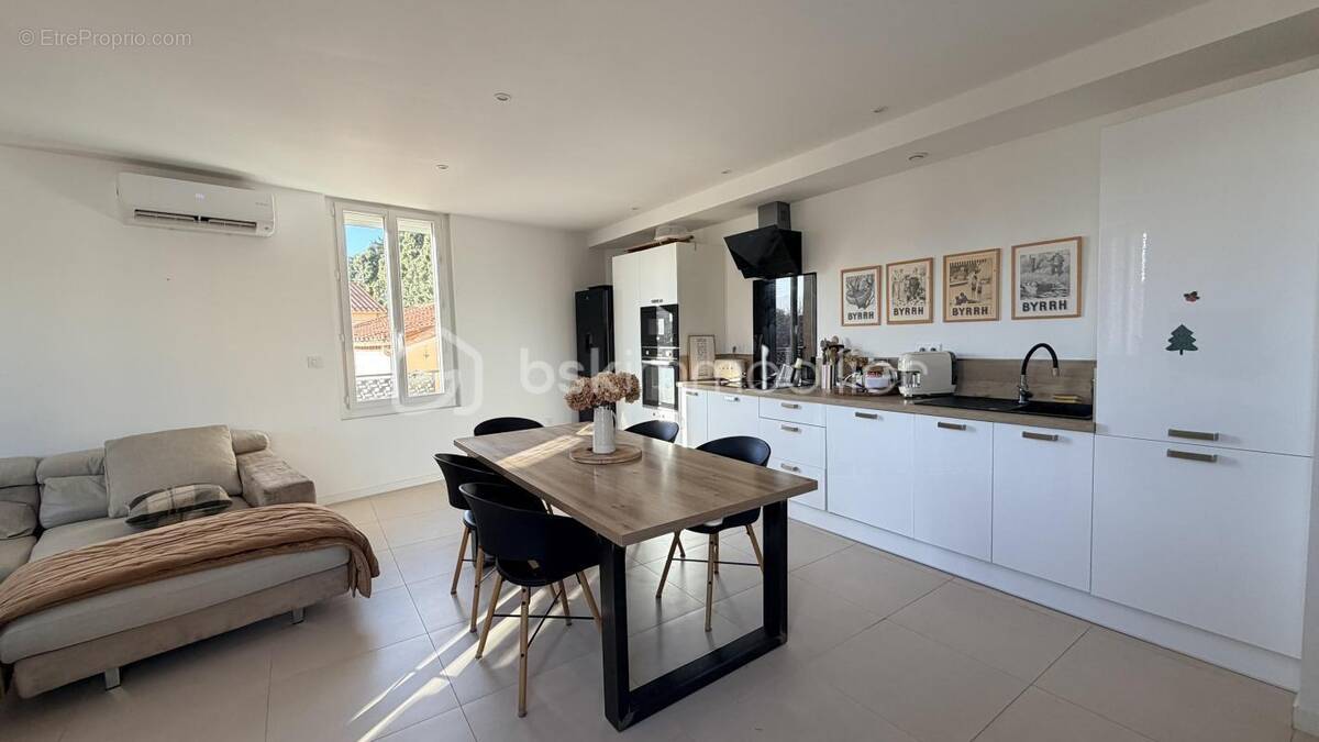 Maison à PEZILLA-LA-RIVIERE