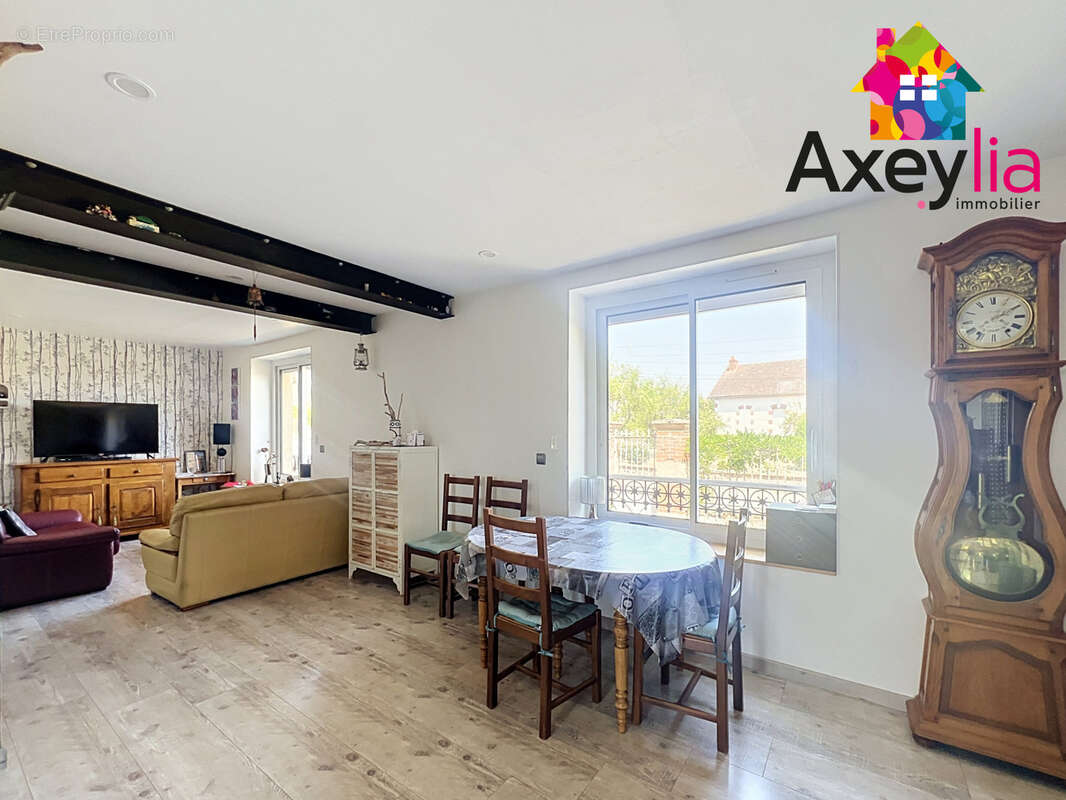 A vendre - le donjon - maison avec garage et piscine - photo 11