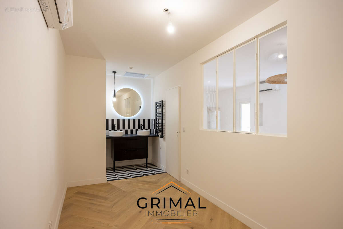 Appartement à MARSEILLE-1E