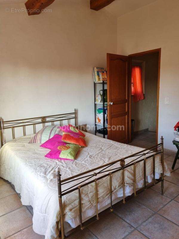 Villa provençale sur plus de 7 000 m² de terrain - photo 13