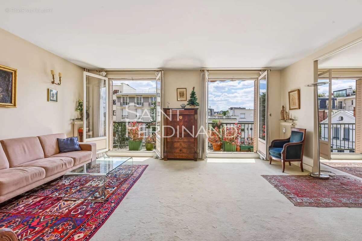 Appartement à NEUILLY-SUR-SEINE