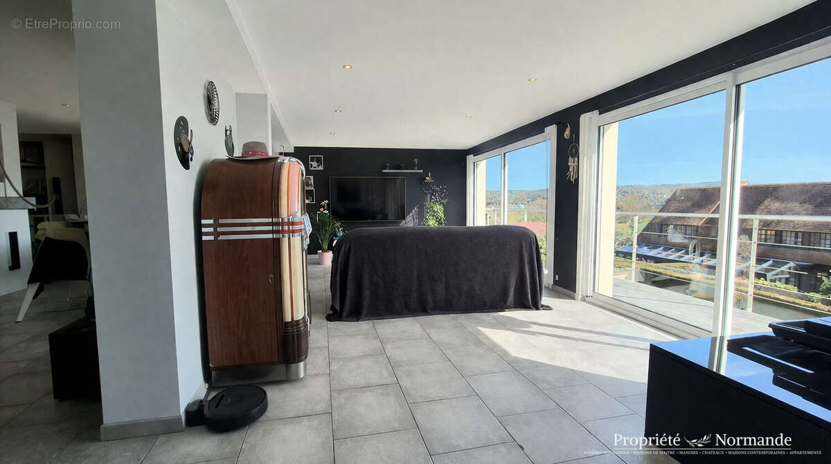 Maison 190 m² à Saint-Arnoult  - photo 6