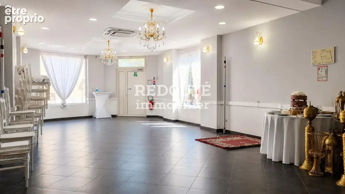 Murs à vendre d'un local commercial avec maison privative - photo 9