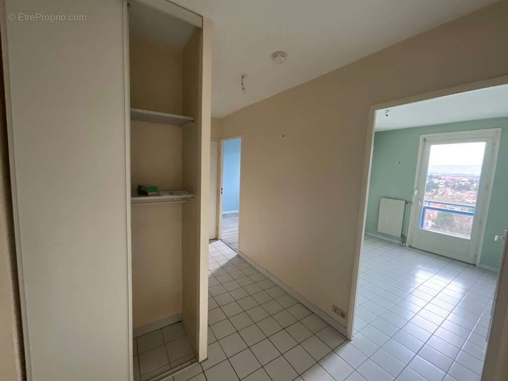 Saint-Just - Appartement T2 dernier étage - photo 7