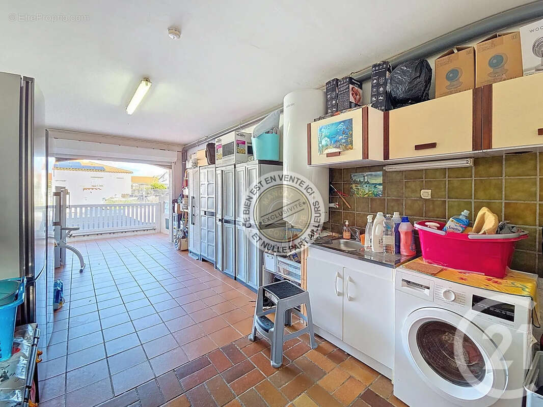 Maison à SAINT-LAURENT-DE-LA-SALANQUE