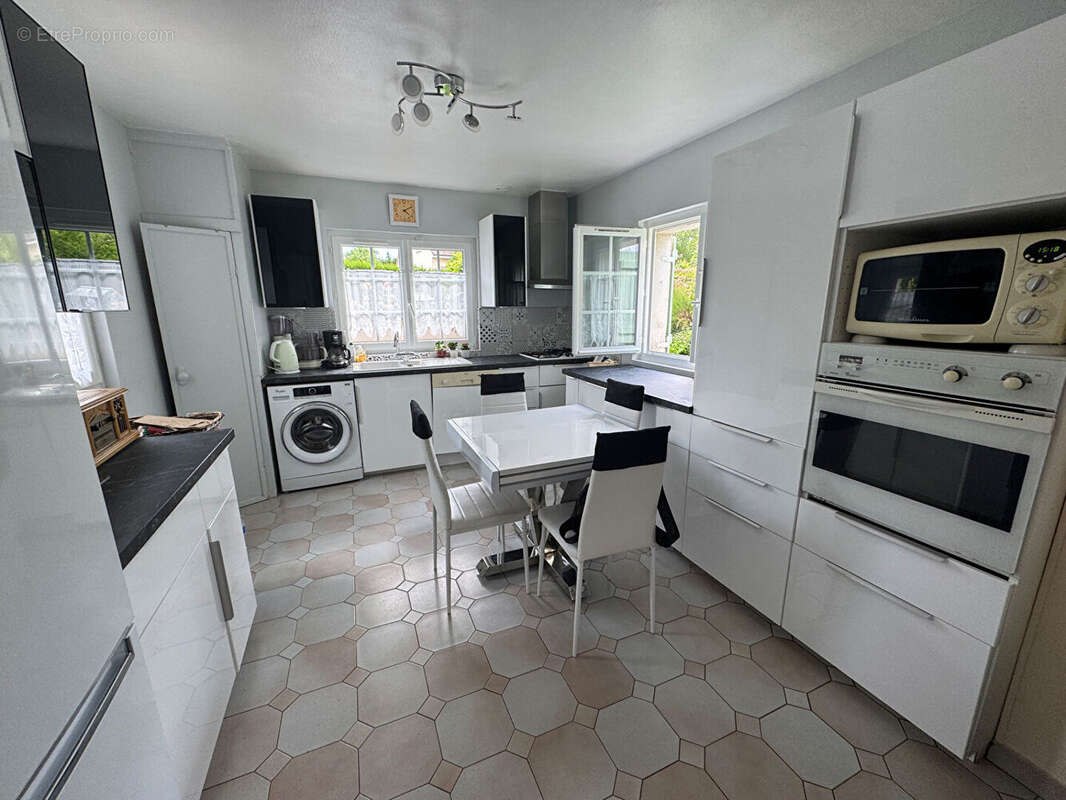 Jolie maison de plain pied  avec environnement exceptionnel  MONTFORT L 'AMAURY 3 pièces 57m2 - photo 5