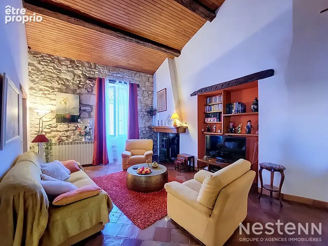 A vendre Maison de village en pierre de 173 m² avec garage et petit extérieur au coeur du village. - photo 13