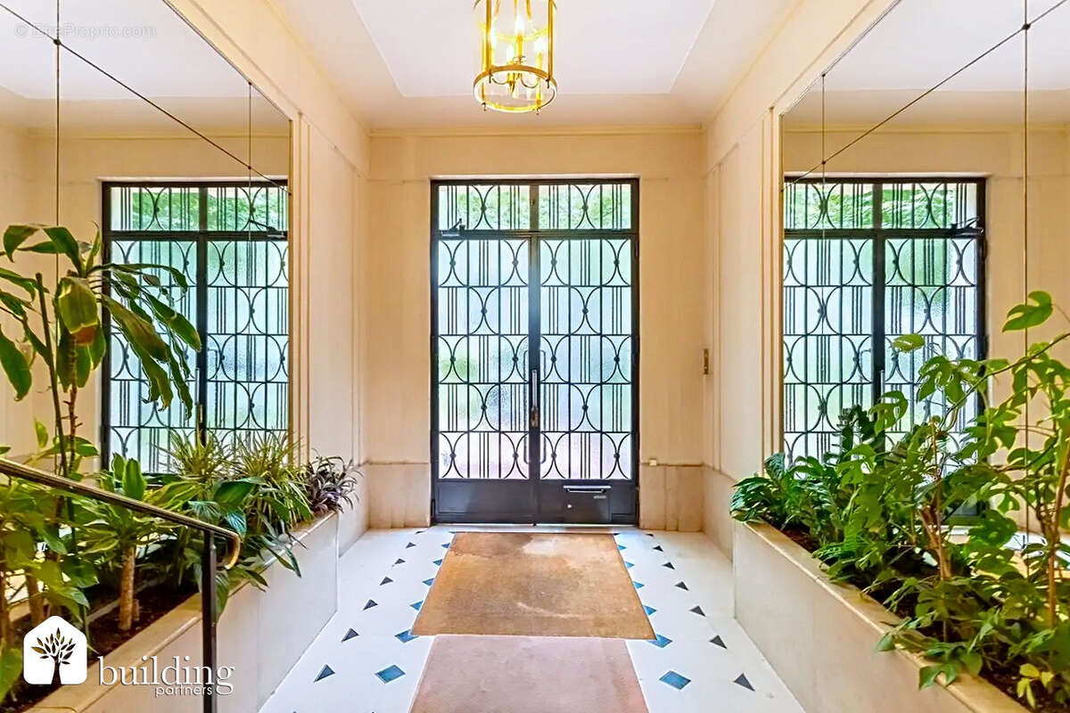 Appartement à PARIS-16E