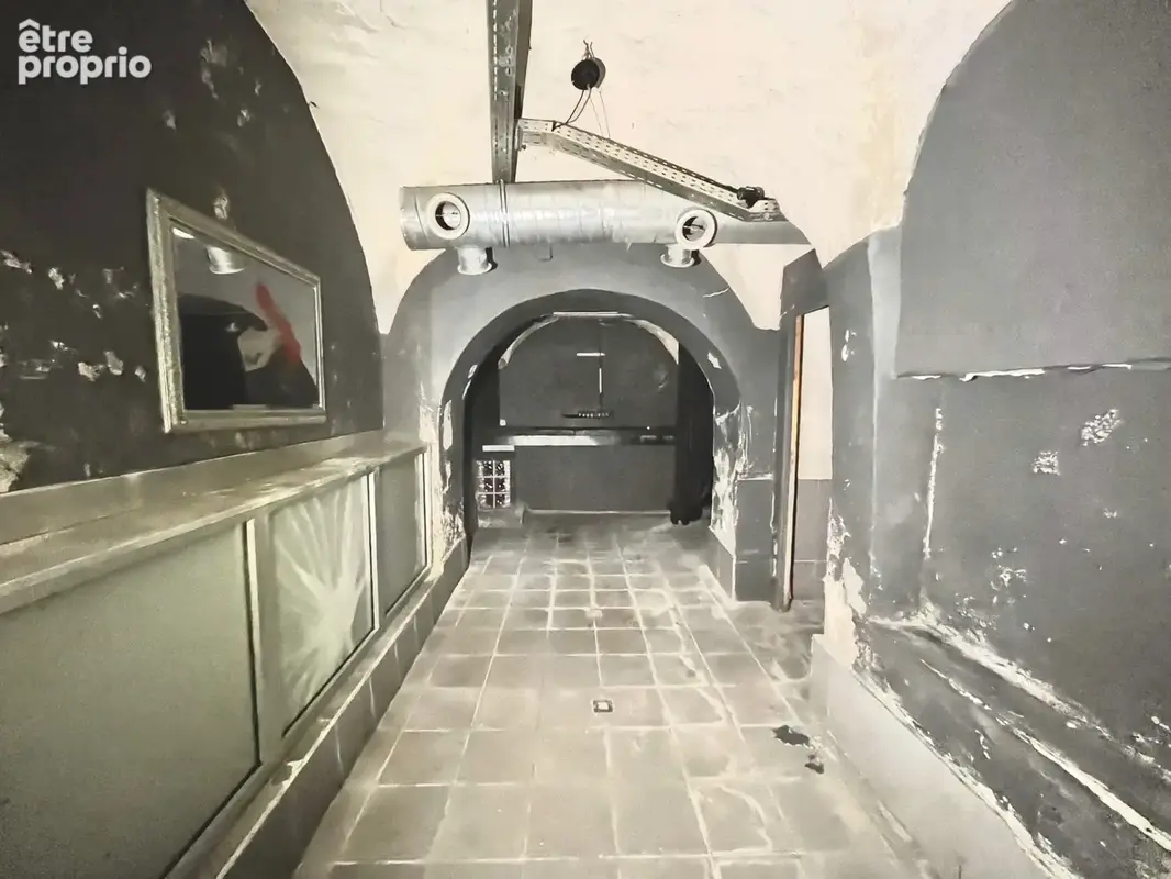 Bastia – port : caves atypiques à fort potentiel 150 m² - photo 2