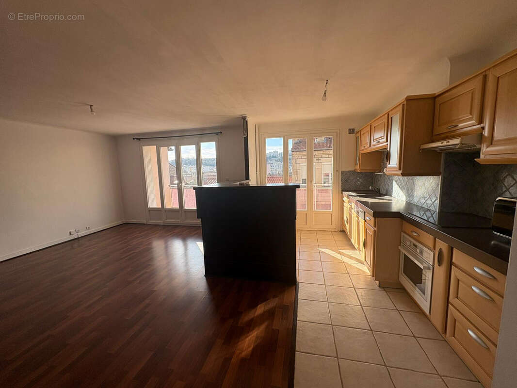 Appartement à SAINT-ETIENNE