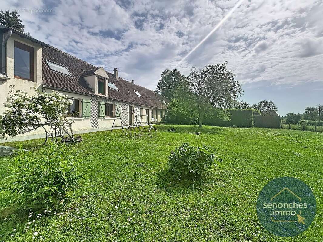 Rare sur le secteur  authentique longère percheronne avec grange aménageable, dépendances et vue dégagée sur la campagne - photo 2