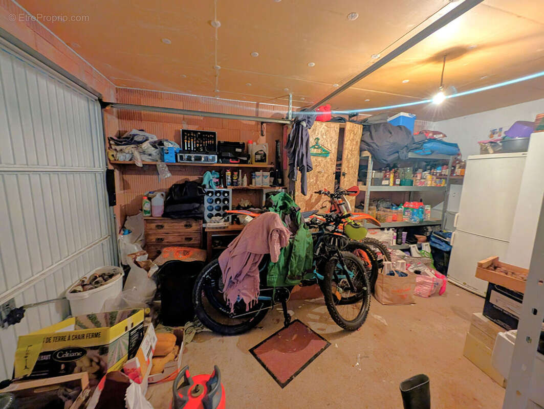 Maison à AILLANT-SUR-THOLON