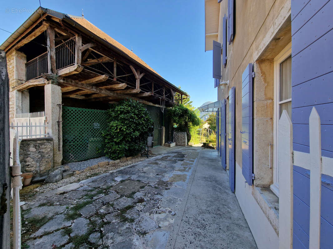 Maison à CEYZERIEU