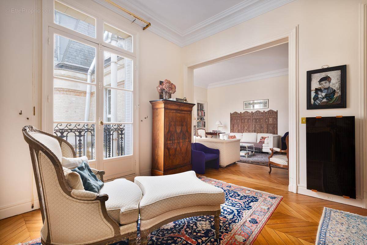 Appartement à PARIS-17E