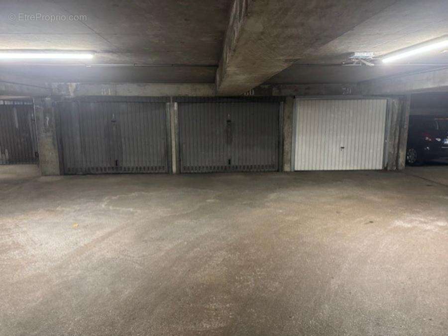Autre à PARIS-15E