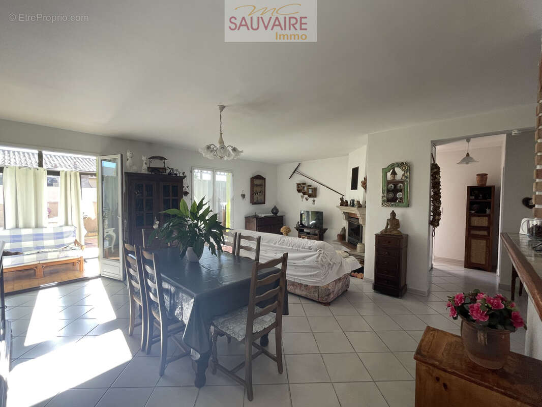 Maison à SAINT-LAURENT-DE-LA-SALANQUE