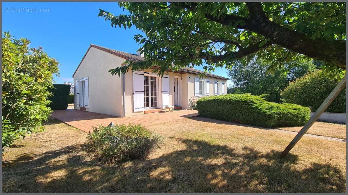 3 chambres, Bel espace en pelouse clos avec jardin - photo 2