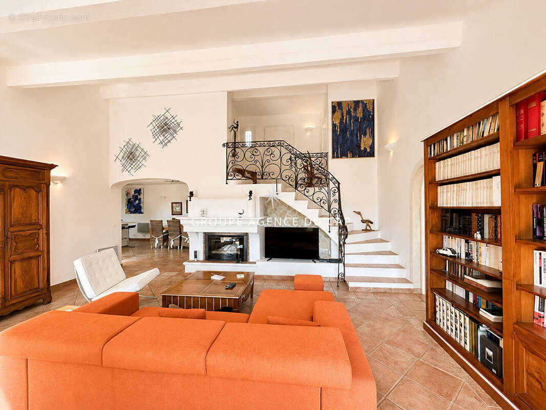 A vendre aux issambres  villa vue dégagée sur la colline 3 chambres avec piscine en bout d'impasse - photo 8