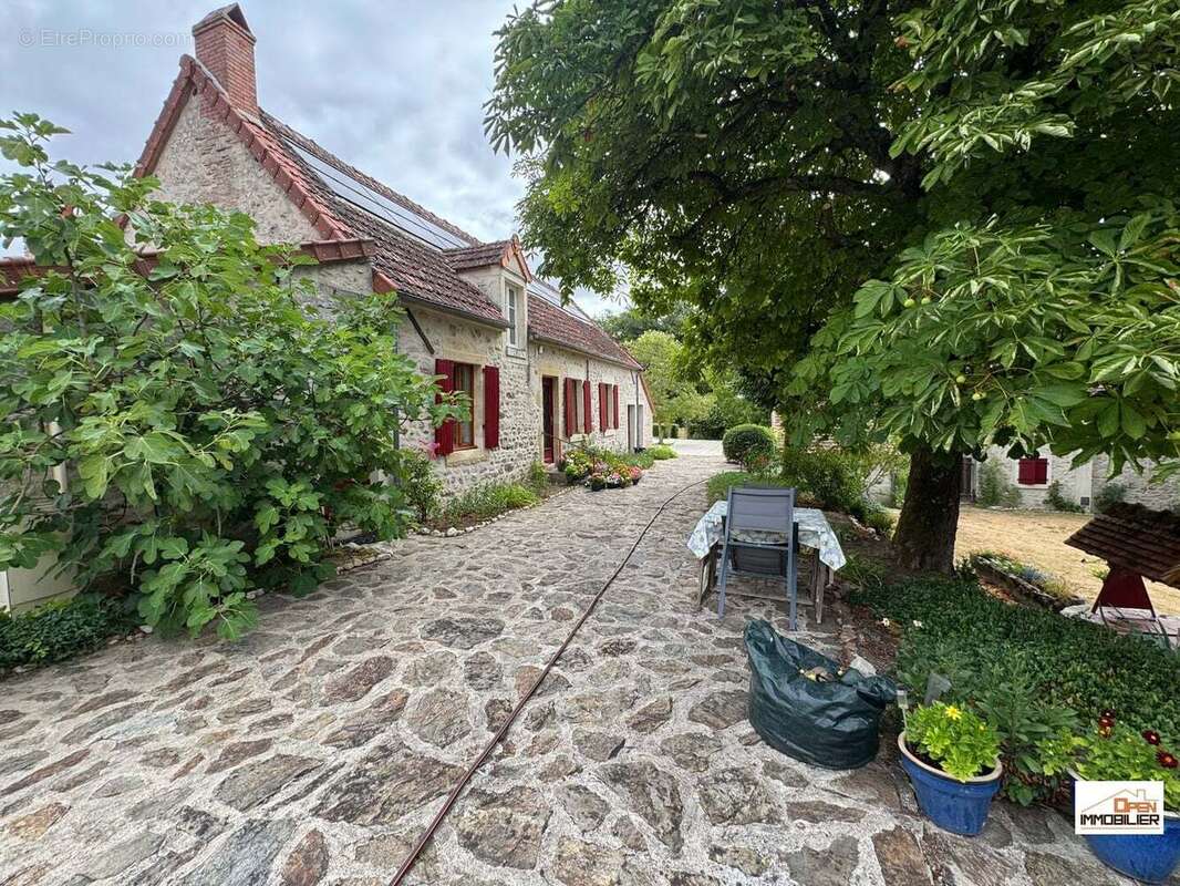 Maison 220 m² à Vicq-Exemplet  - photo 2