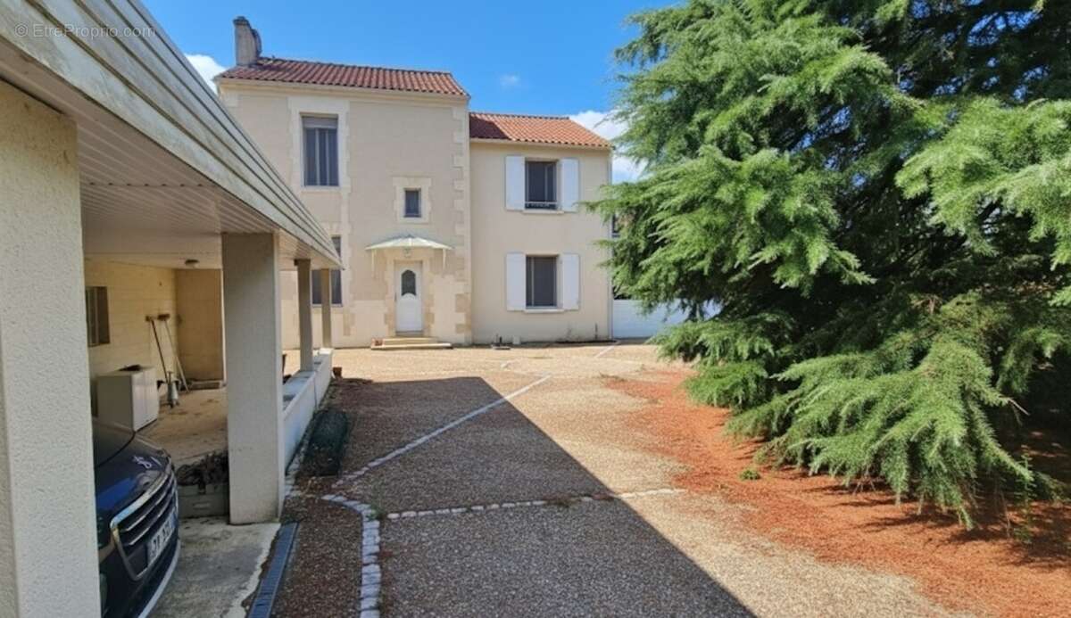 Maison à vendre 8 pièces SAINT YRIEIX SUR CHARENTE (16) avec grand terrain - photo 16