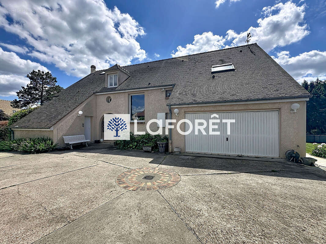 Maison à SAINT-NOM-LA-BRETECHE