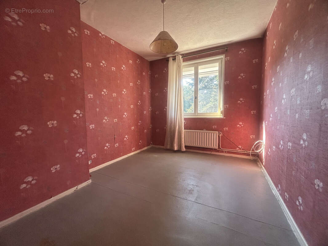 Maison des années 60 de style bel étage à rénover complétement, secteur calme et prisé !! - photo 9