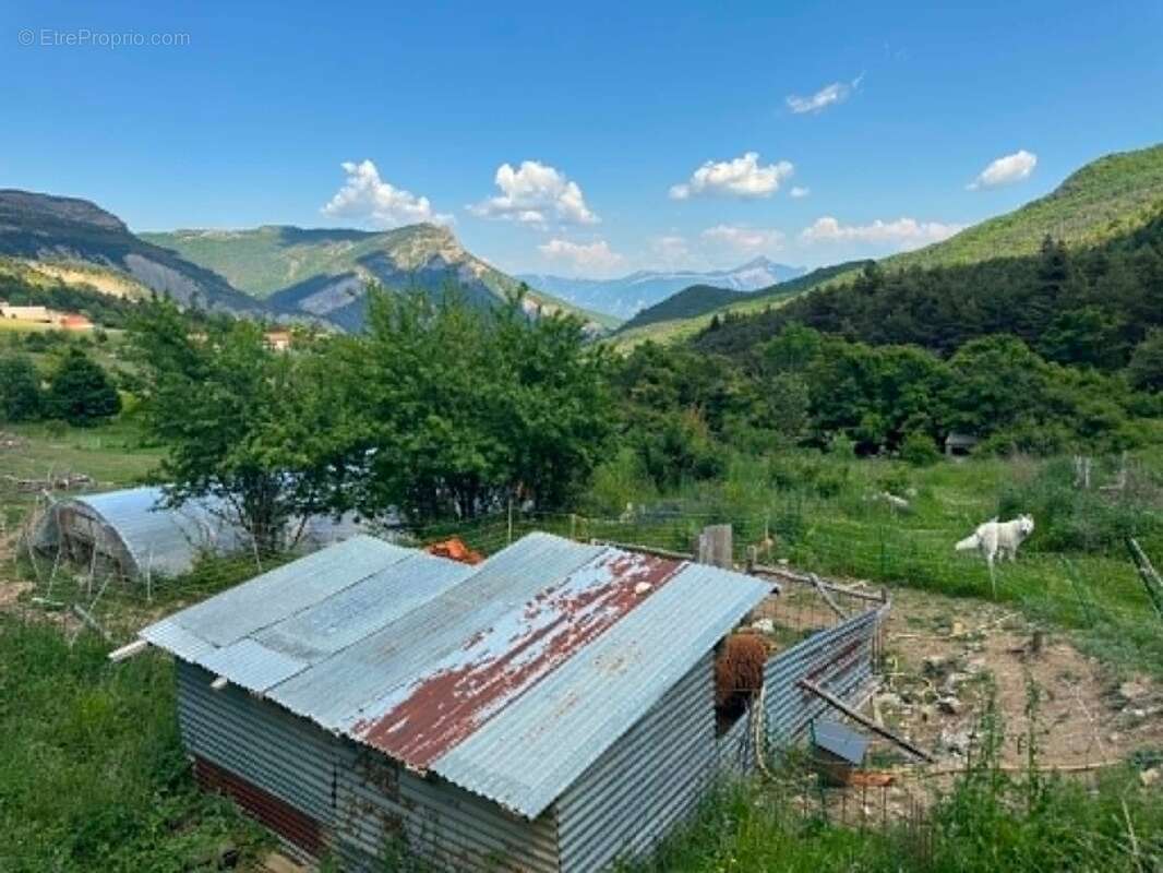 Propriété en pierres avec 2 maisons et 3 hectares de terrain – La Piarre (05) - photo 5