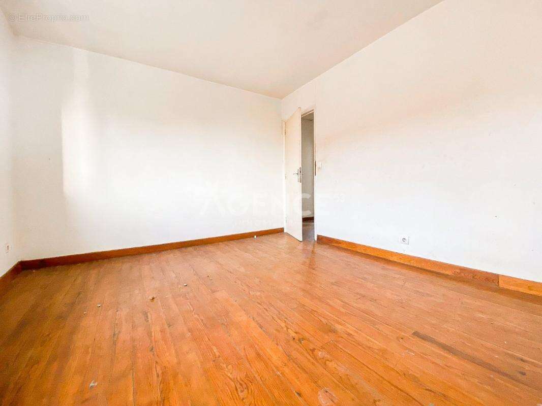 Maison à SAINT-MOMELIN