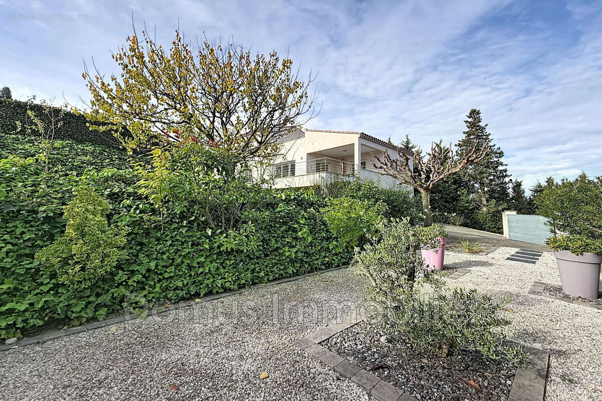 Maison à SAINT-SATURNIN-LES-AVIGNON
