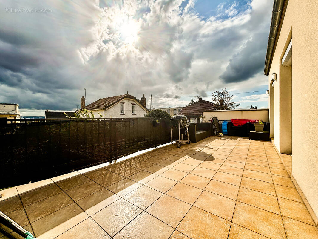Appartement à SARTROUVILLE