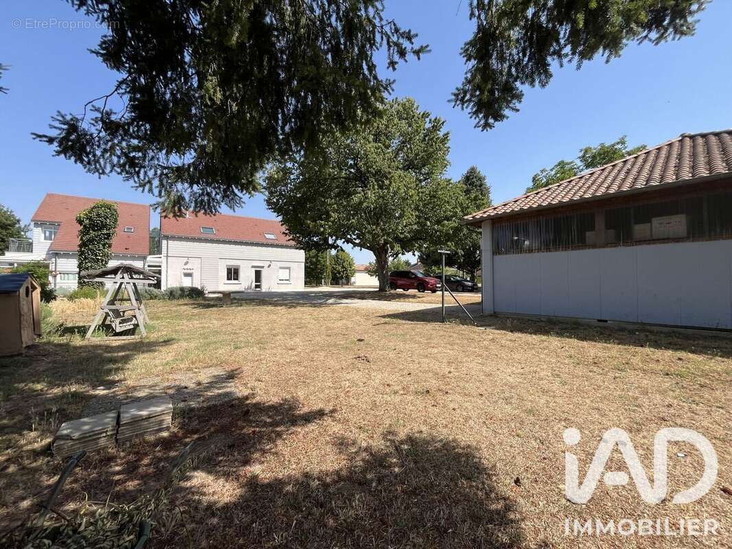 Maison 276 m² à Montmorillon  - photo 7