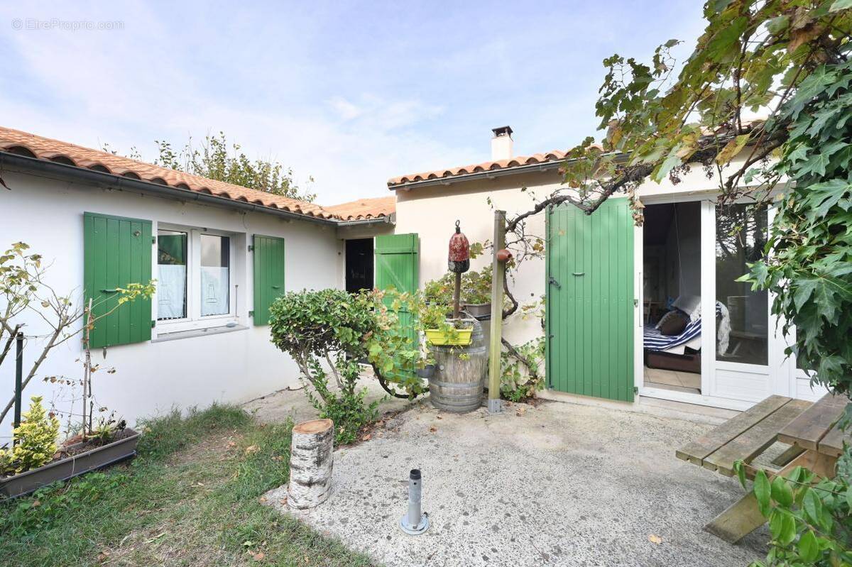 Maison à SAINT-CLEMENT-DES-BALEINES