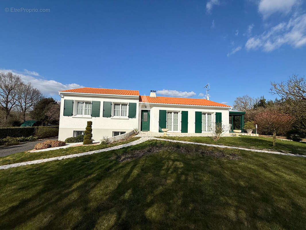 Maison à SAINT-MAIXENT-SUR-VIE