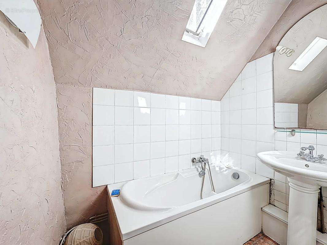 Maison à NOYEN-SUR-SARTHE