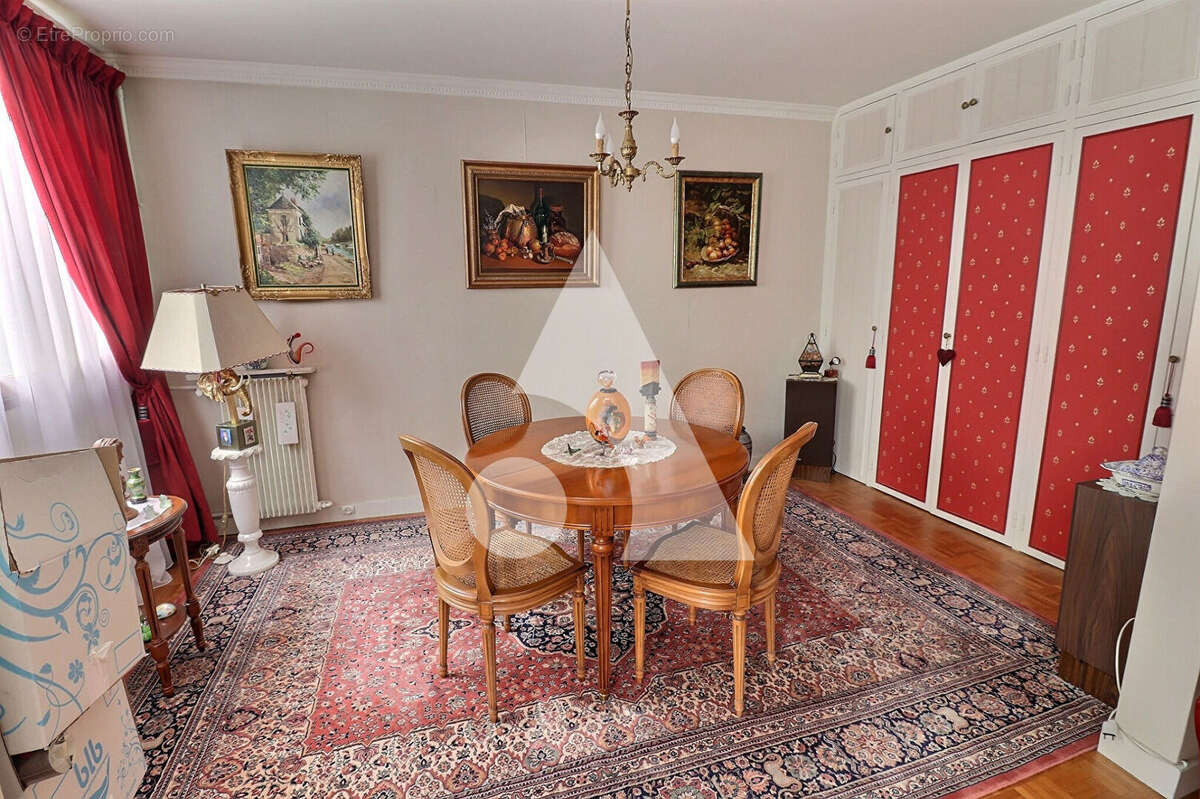 Appartement à BEAUCHAMP