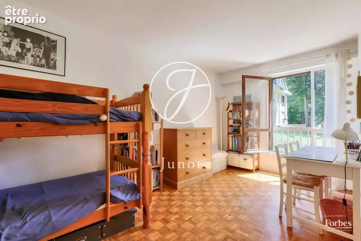 Versailles - PLACE LABOULAYE -  Appartement - 5 chambres -120 m². - photo 8