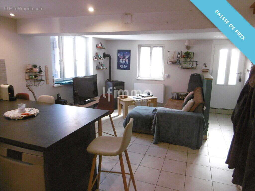 Maison, 3 pièces avec une cour et une annexe - photo 3