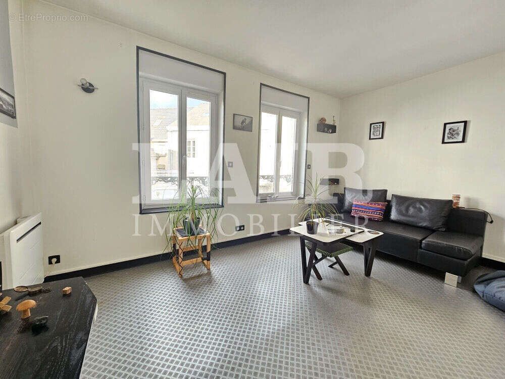 Maison à VILLAINES-LA-JUHEL