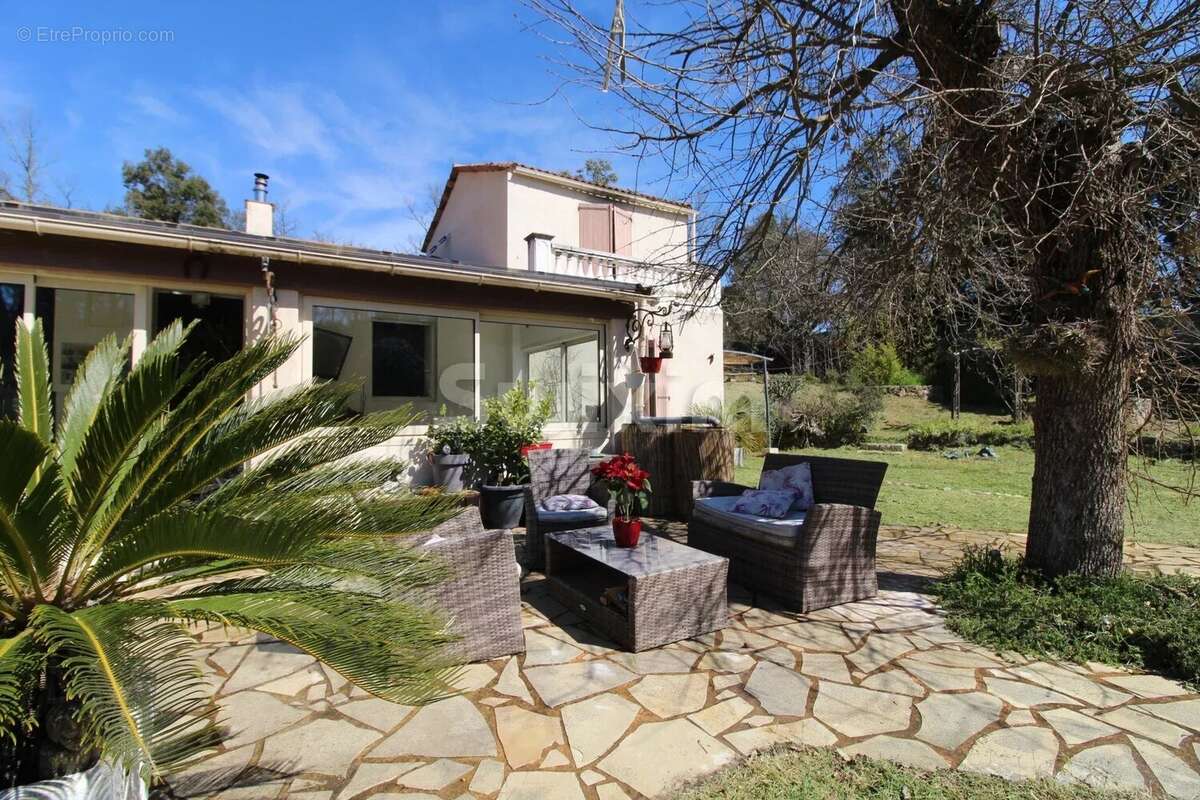 Maison à BAGNOLS-EN-FORET