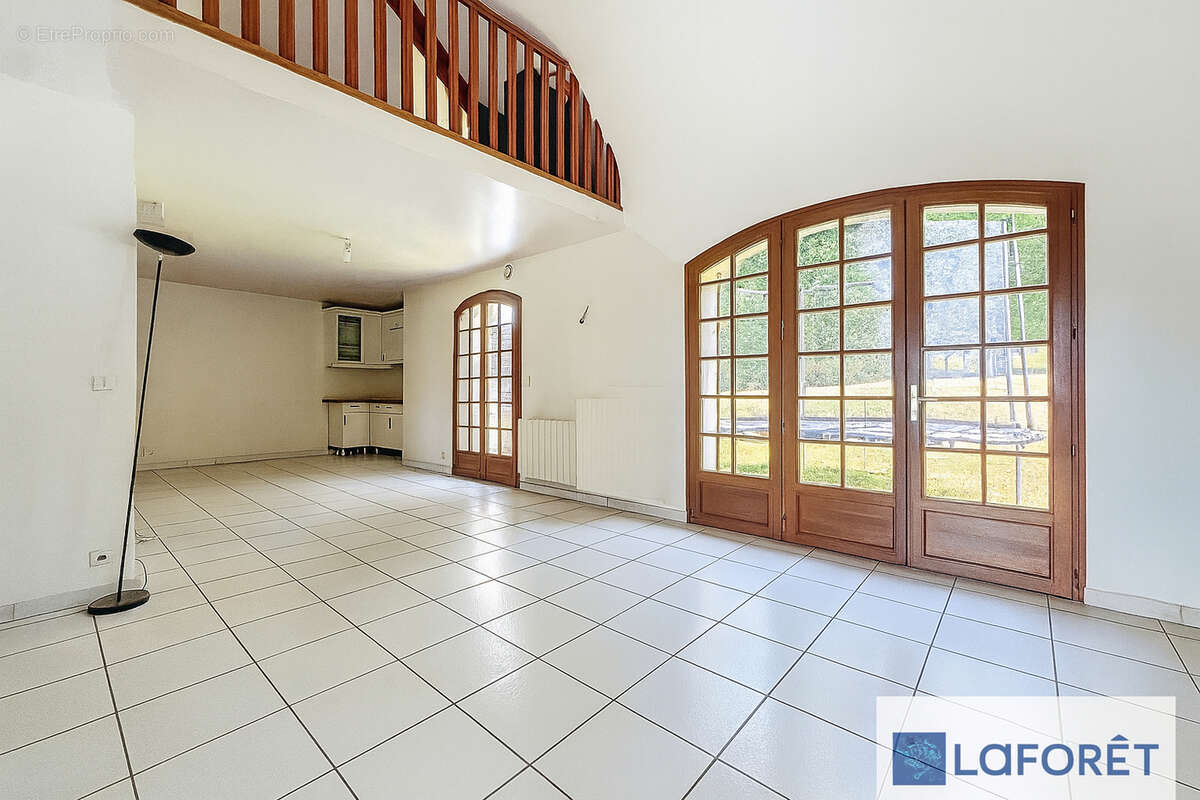 Maison à BAZOCHES-SUR-GUYONNE