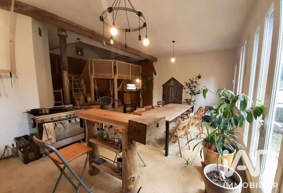 Maison 66 m² à Roussines  - photo 5